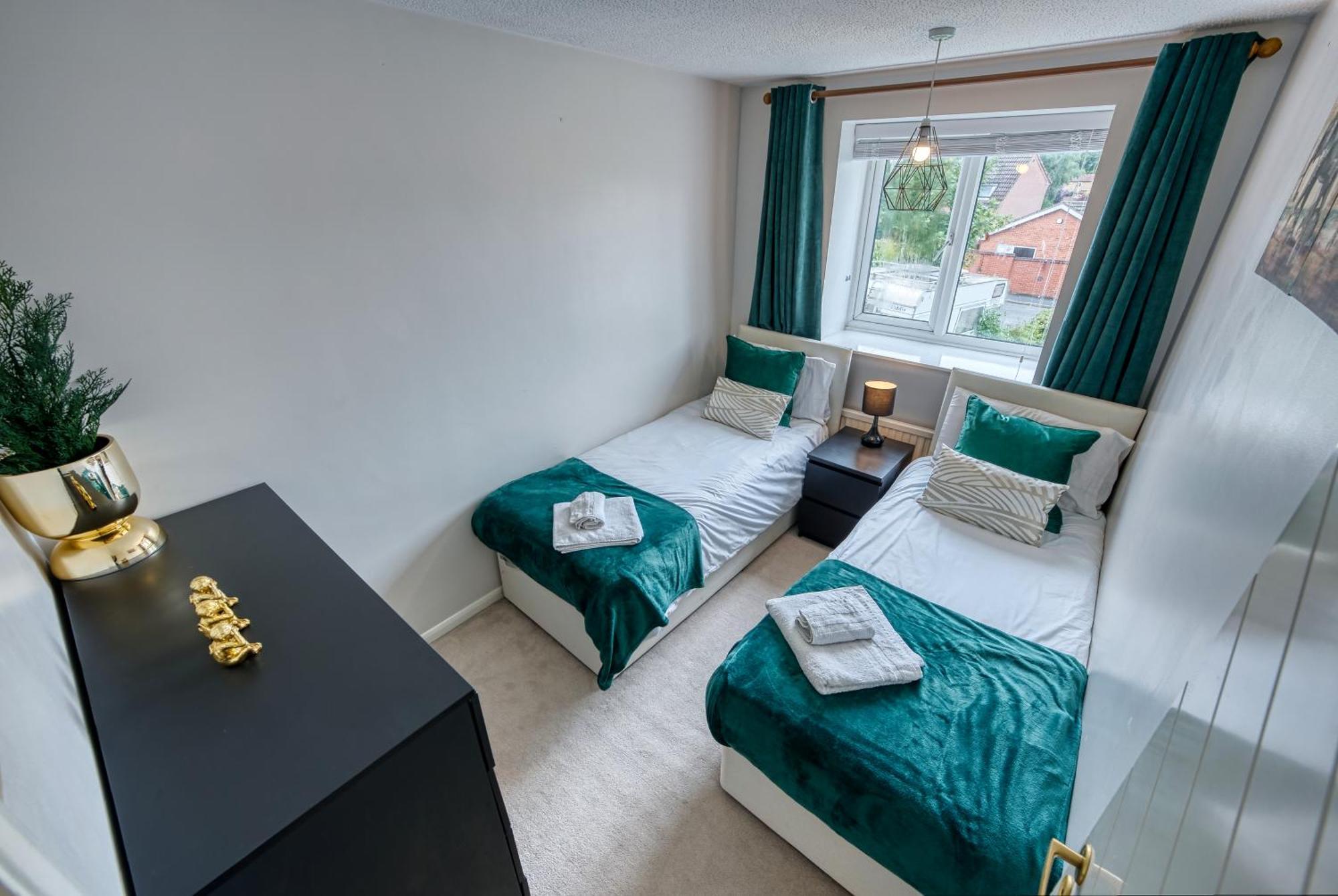 Capri 13 Sa - 3 Bed House, Close To Loughborough University & M1 Motorway, Free Wifi, Big Garden, Ample Parking- Ask For Contractor Rates! Zewnętrze zdjęcie
