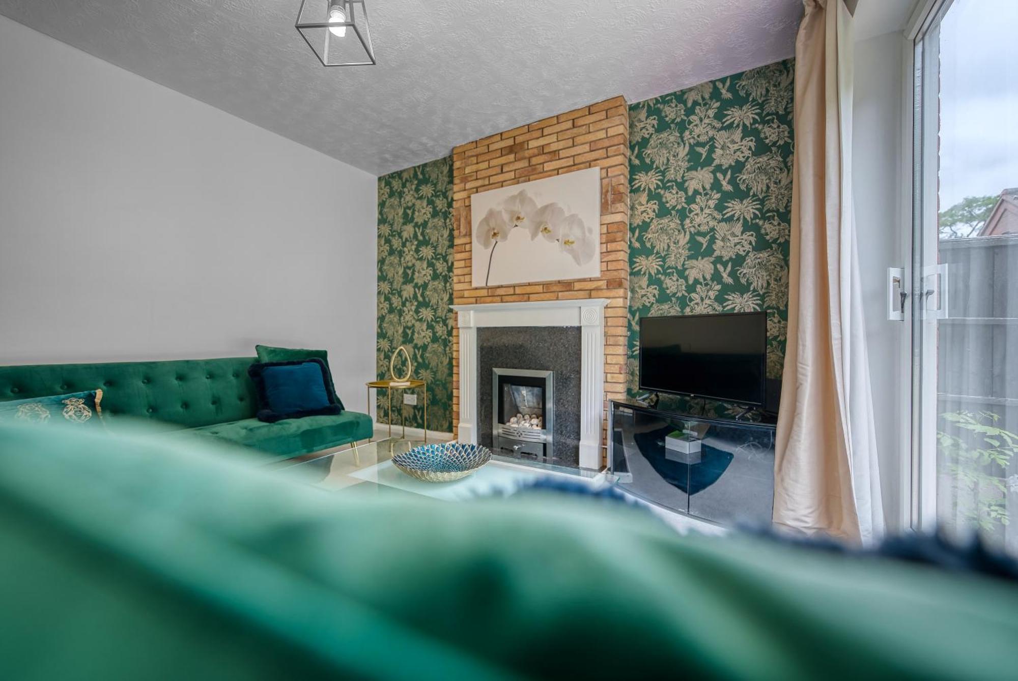 Capri 13 Sa - 3 Bed House, Close To Loughborough University & M1 Motorway, Free Wifi, Big Garden, Ample Parking- Ask For Contractor Rates! Zewnętrze zdjęcie